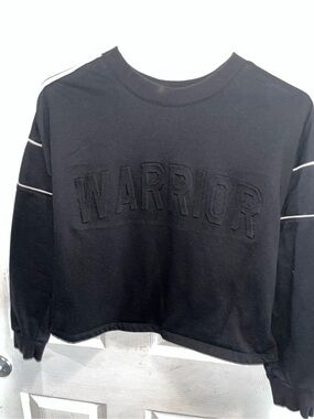 Woman’s No Boundaries Size Medium Juniors Warrior Crop Longsleeve Sweatshirt